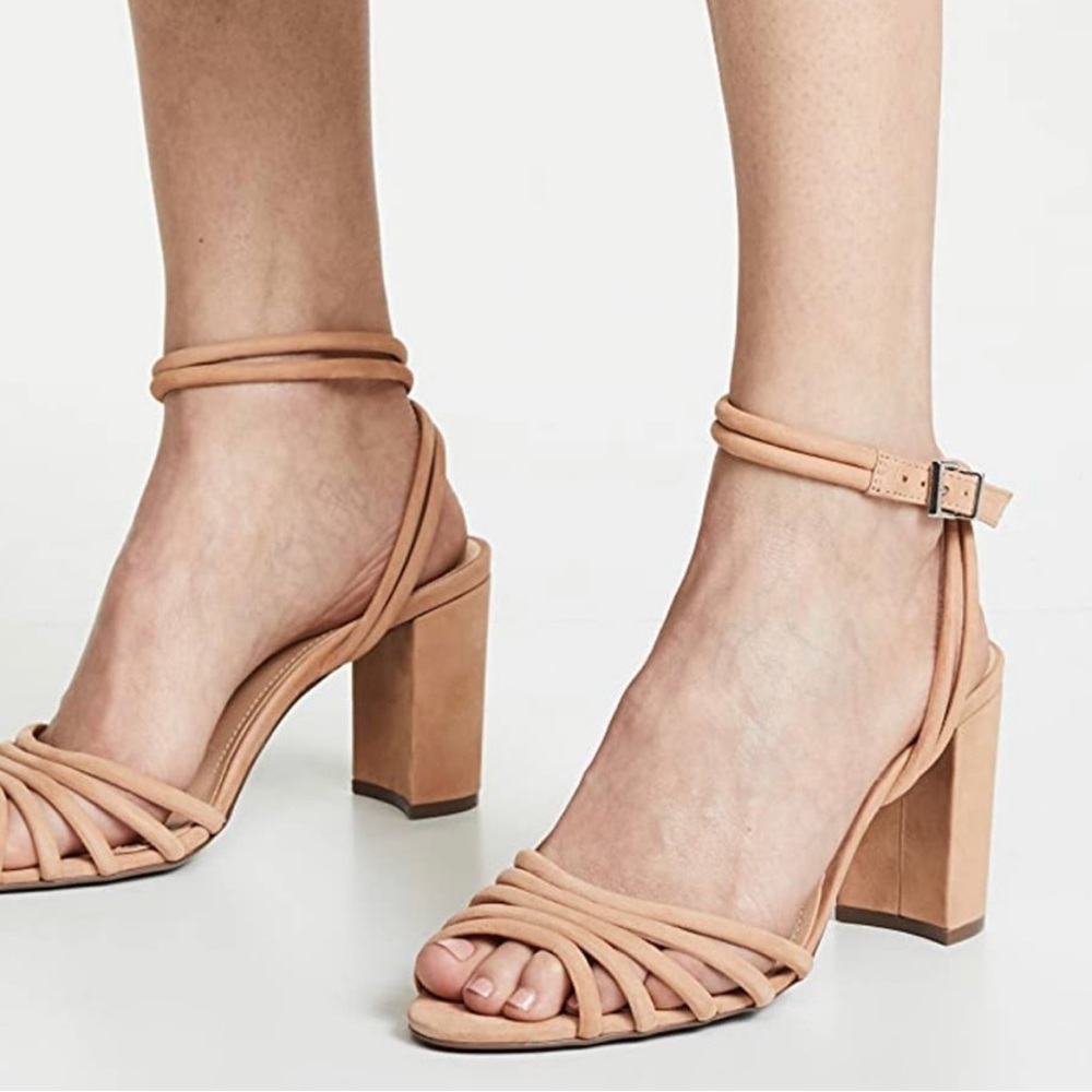 Schutz Nicolai Suede 8 fits like 7.5